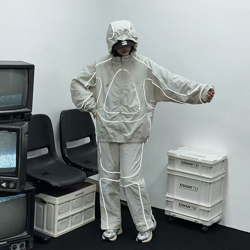 Mens Jacket Reflective Strips: Enhanced visibility with integrated reflective elements for safety in low-light conditions