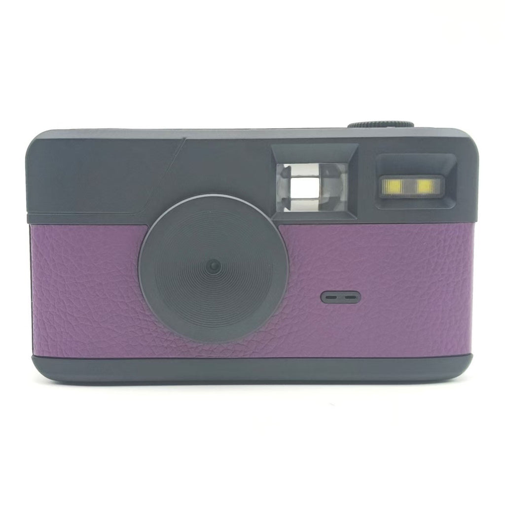 Digital Camera Retro Design: Vintage-style digital camera with classic aesthetics