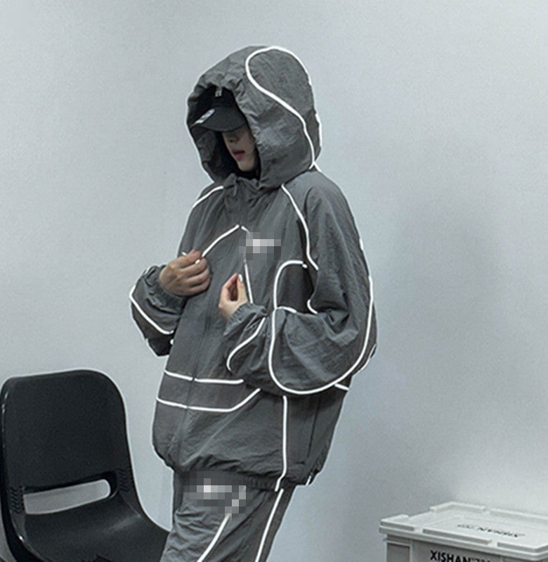 Mens Jacket Reflective Strips: Enhanced visibility with integrated reflective elements for safety in low-light conditions